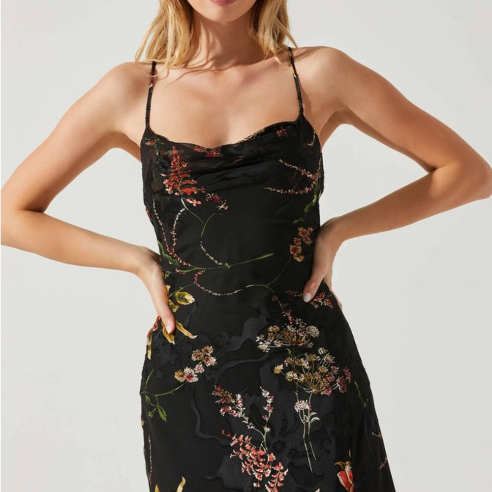 ASTR Gaia Dress — Black Floral Burnout — Size M